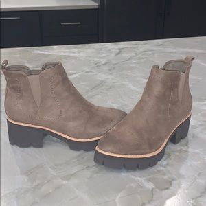 Chelsea Boots
